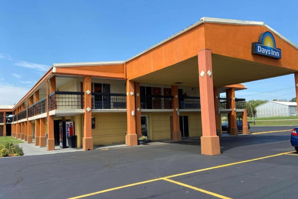 Days Inn By Wyndham Okmulgee Exterior photo