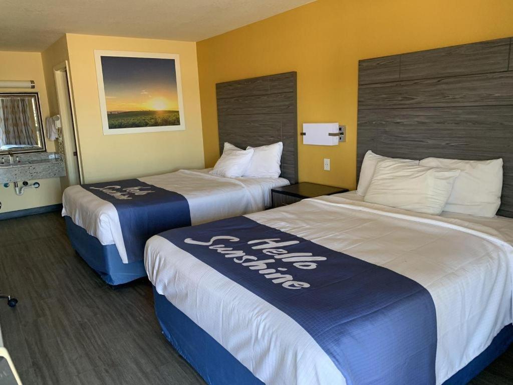 Days Inn By Wyndham Okmulgee Exterior photo