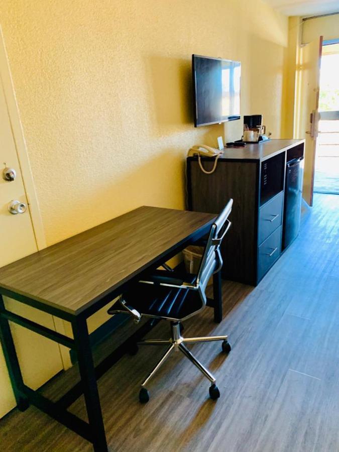 Days Inn By Wyndham Okmulgee Exterior photo